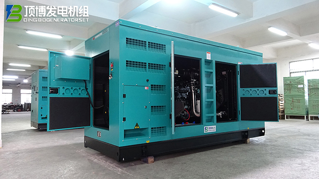 頂博柴油發(fā)電機(jī)組：企業(yè)工廠(chǎng)穩(wěn)定運(yùn)行的堅(jiān)實(shí)后盾，高效智能引領(lǐng)行業(yè)新篇章